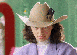 會戴“帽子”的女性才是時髦精，學會這2招，輕鬆擺脫土氣感