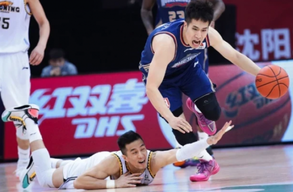 官宣!郭艾倫堂弟成為自由球員,離開CBA賽場,還能否證明自己? 官宣!郭艾倫堂弟成為自由球員,離開CBA賽場,還能否證明自己?