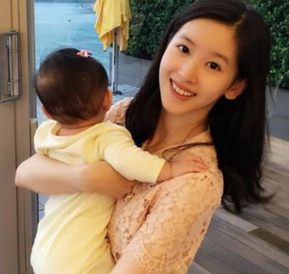 劉強東：把章澤天的女兒寵成公主，前任生的兒子卻是他一生的痛