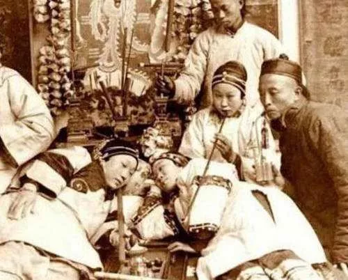 鴉片為何在清朝時期氾濫成災,看看當時的鴉片廣告語 鴉片為何在清朝時期氾濫成災,看看當時的鴉片廣告語