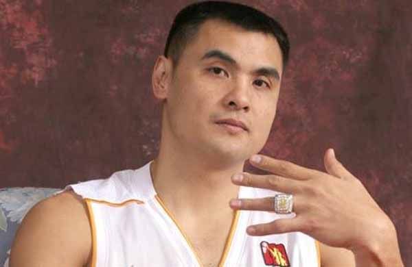 劉玉棟:15歲長到185cm,從散打改練籃球,姚明說防不住他 劉玉棟:15歲長到185cm,從散打改練籃球,姚明說防不住他