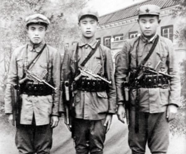 軍官要到什麼級別才會配備警衛員?警衛員也不是那麼容易做的 軍官要到什麼級別才會配備警衛員?警衛員也不是那麼容易做的