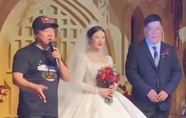 賀樹峰：被趙本山力捧12年不火，38歲娶小12歲嬌妻，開燒烤店被告