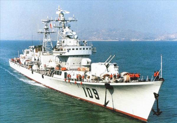 英雄遲暮，九江艦退役，中國海軍再無火力支援艦，搶灘誰來支援？