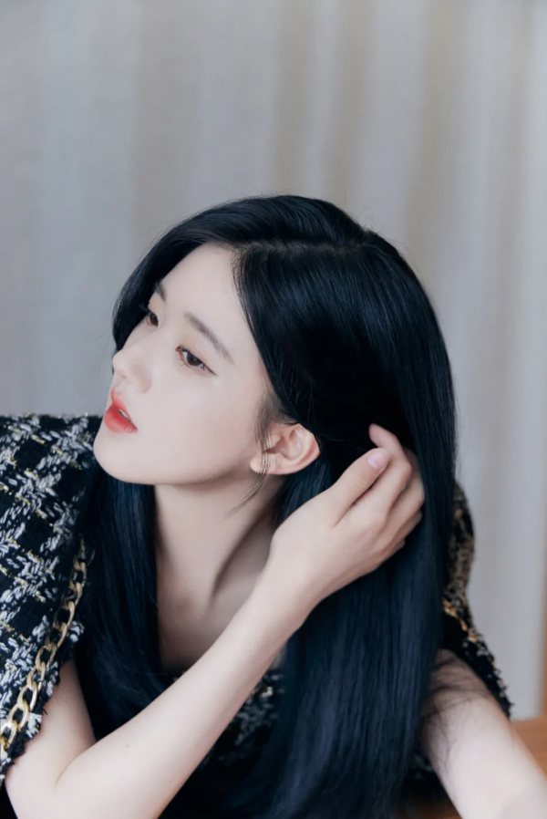 生圖美過精修，趙麗穎靠側顏封神了