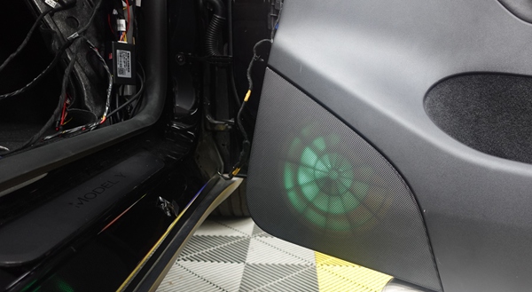 亮一點新年更閃耀 特斯拉Model Y升級發光喇叭罩