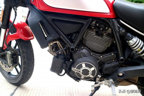 意國雙雄全面對比——貝納利幼獅800T版 VS 杜卡迪自遊800 意國雙雄全面對比——貝納利幼獅800T版 VS 杜卡迪自遊800