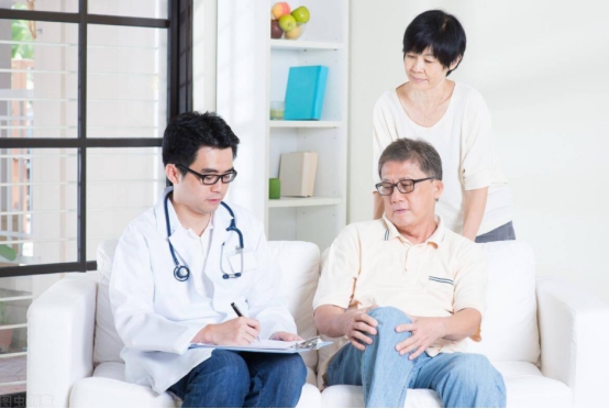 老年人骨關節炎吃氨糖就可以?專家給出一線用藥,療效更確切 老年人骨關節炎吃氨糖就可以?專家給出一線用藥,療效更確切