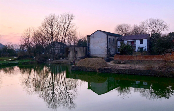 秋深夢斷魂縈繞，雪滿寒冬路漫長。立冬漫吟