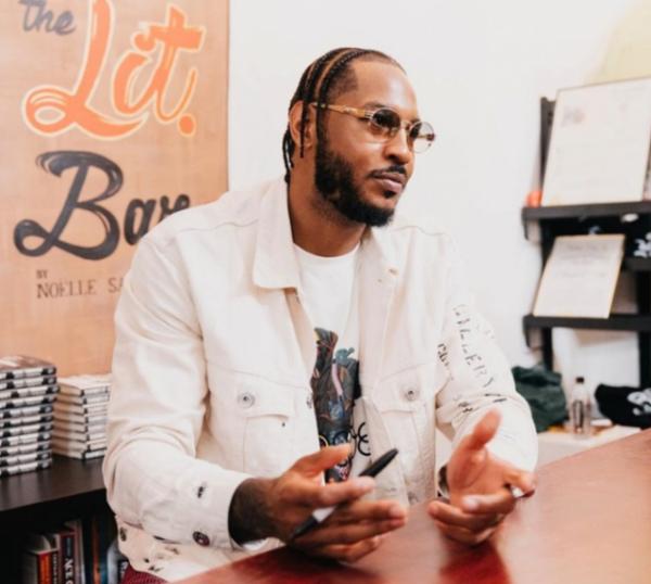 新晉作家上線！安東尼曬新書籤售組圖 戴金絲眼鏡罕見儒雅狀態