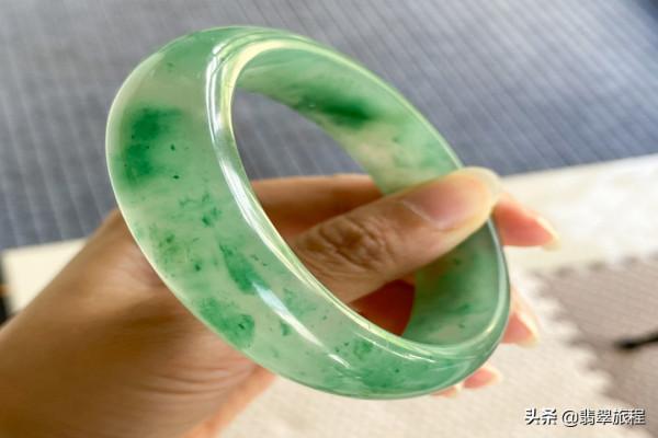 獨龍玉這個後起新秀，是否會開啟翡翠市場的一個新篇章？