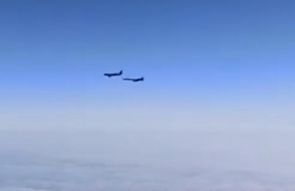 以牙還牙！美軍戰略轟炸機B-1B威懾中國，該派殲-16出場了