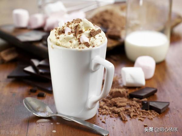 和孩子在咖啡廳的悠閒時光，咖啡廳對於孩子來說，有圖書館的魅力