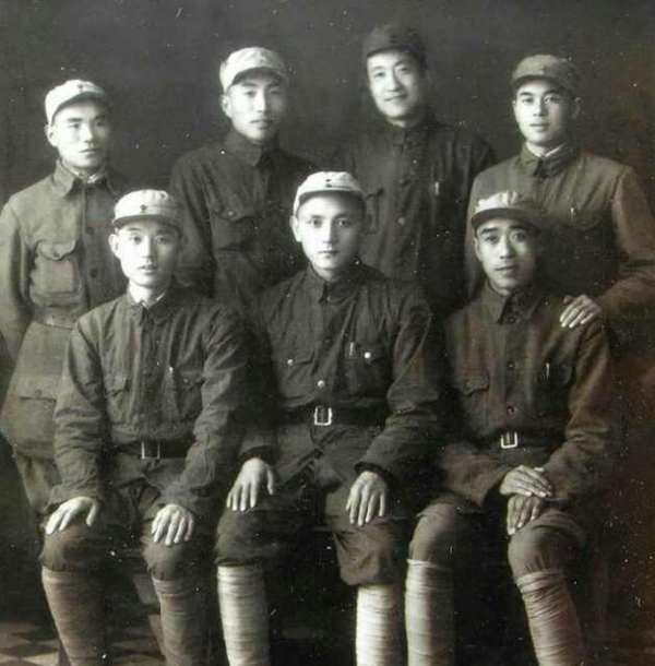 組建地空導彈部隊，幹部一律是高職低配，劉亞樓：審查祖宗三代