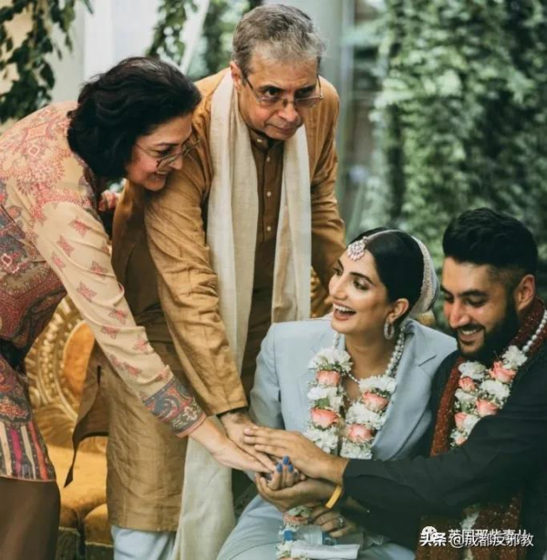 印度一新娘在婚禮上穿西褲被網友狂噴,網友:你應該去自殺 印度一新娘在婚禮上穿西褲被網友狂噴,網友:你應該去自殺