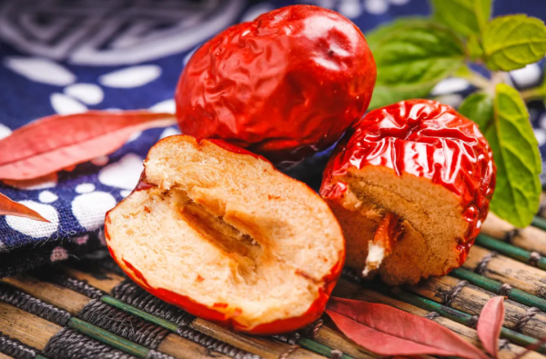 女人有這些表現預示氣血不足！趕緊吃點下面這些食物補一補吧