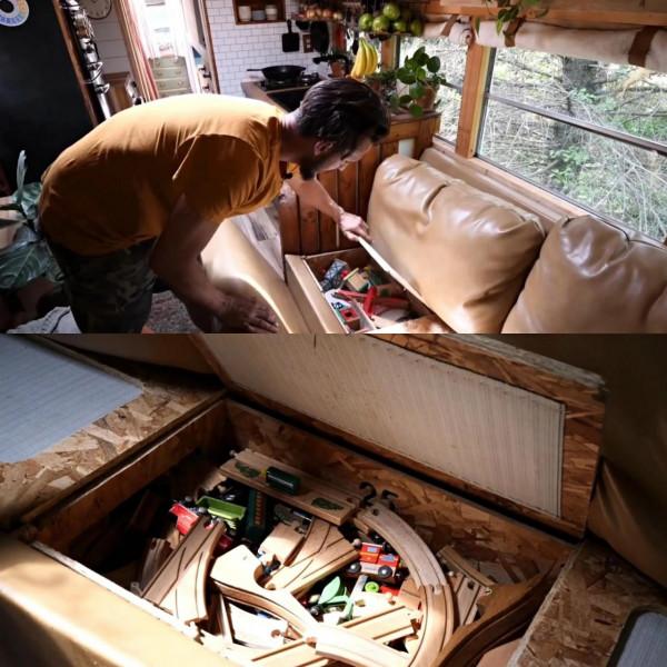 美國夫妻不願當房奴,花2千美元買輛廢棄大巴改裝成房子 美國夫妻不願當房奴,花2千美元買輛廢棄大巴改裝成房子