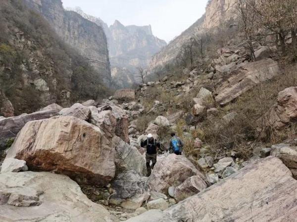 徒步白雲寺渡槽一一絕壁大梯一一上白雲一一白雲寺 徒步白雲寺渡槽一一絕壁大梯一一上白雲一一白雲寺