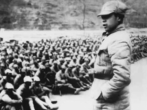 47年一農民給解放軍帶路,說哥哥失蹤18年,說了名字立馬送司令部 47年一農民給解放軍帶路,說哥哥失蹤18年,說了名字立馬送司令部