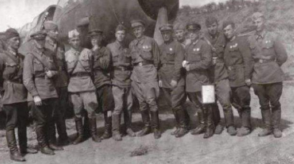 中美朝鮮大戰,麥克阿瑟要炸燬鴨綠江大橋,美國總統連忙反對 中美朝鮮大戰,麥克阿瑟要炸燬鴨綠江大橋,美國總統連忙反對