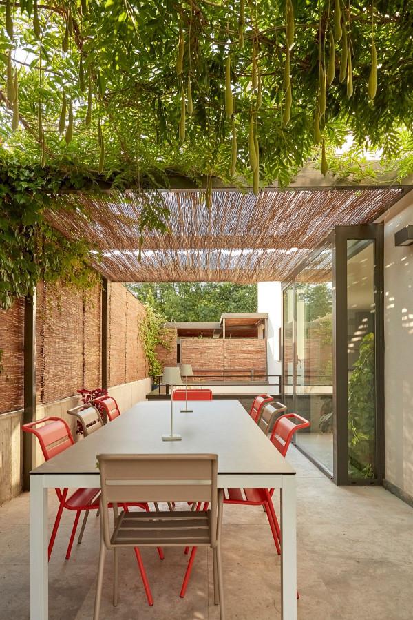 院子朝西的一面,夏季高溫容易被太陽光暴曬,怎麼辦? 院子朝西的一面,夏季高溫容易被太陽光暴曬,怎麼辦?