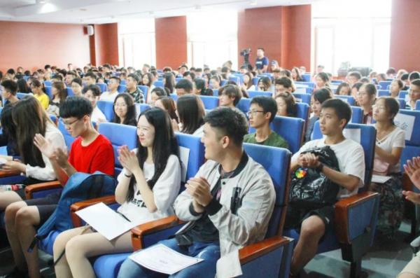 大學生生活費給多少合適?看看不同地區排名,家長再做打算也不遲 大學生生活費給多少合適?看看不同地區排名,家長再做打算也不遲