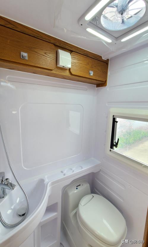 後開門+全實木內飾，盡享寬敞舒適，賽沸爾單拓展C型房車