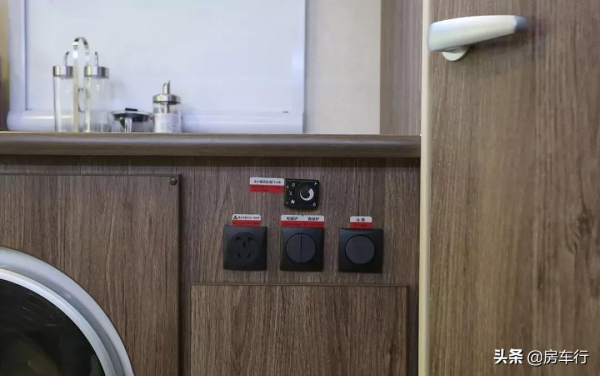 雙拓展，大空間，內外配置豐富齊全，拓銳斯特2021款簡約歐暢房車