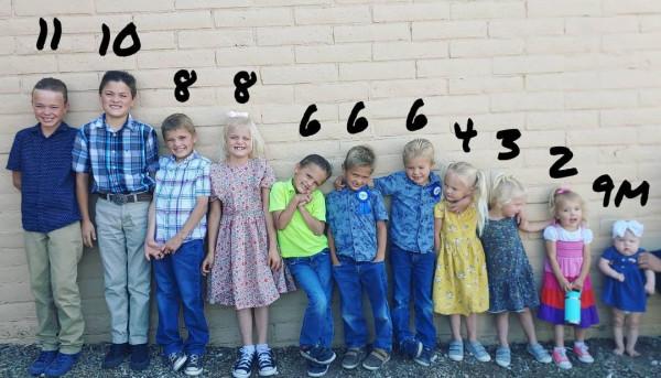 想成為電影裡的大家庭,美國夫妻12年生12個娃!每天生活無比熱鬧 想成為電影裡的大家庭,美國夫妻12年生12個娃!每天生活無比熱鬧