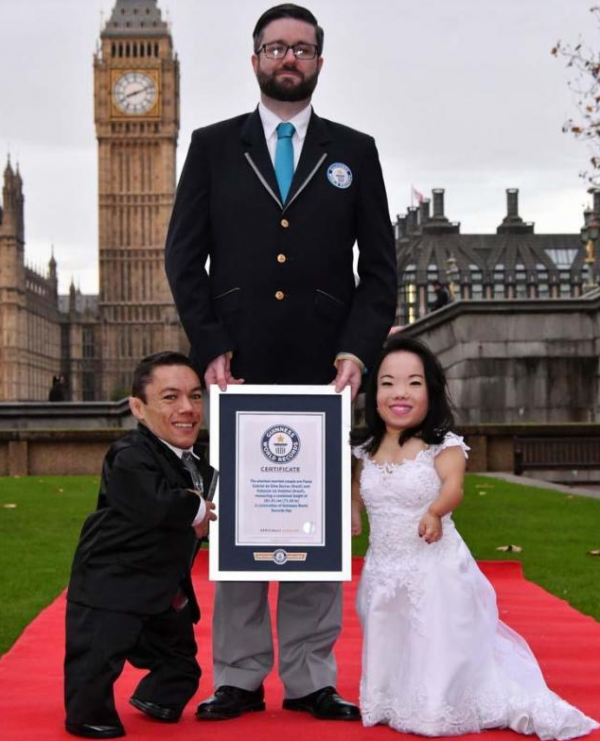 世界最矮夫妻，加起來不足2米，婚姻幸福卻略有遺憾：不敢要孩子