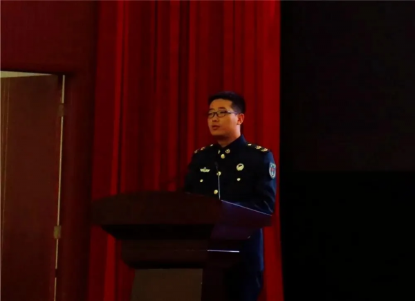 軍士參謀，亮相