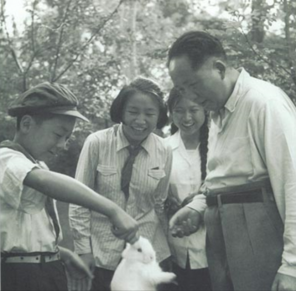 護士孟錦雲想讓主席介紹自己入黨，毛澤東嚴肅回覆：我同意不算數