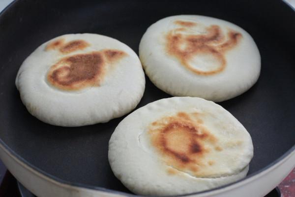 陝西特色麵食肉夾饃,一個頂外賣的三個,用料十足吃著太過癮了 陝西特色麵食肉夾饃,一個頂外賣的三個,用料十足吃著太過癮了