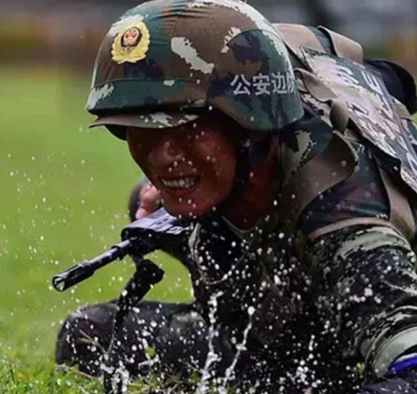 09年國際特種兵競賽,河南小夥率隊破紀錄,打敗歐美13支特種部隊 09年國際特種兵競賽,河南小夥率隊破紀錄,打敗歐美13支特種部隊