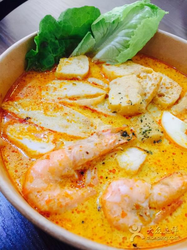 如果去新加坡等地旅行，吃一次當地正宗的叻沙是必選項