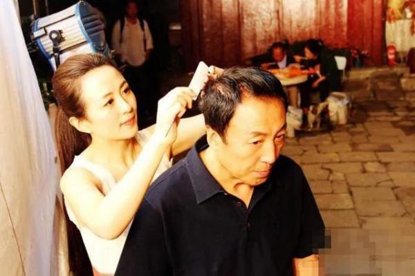 演員楊童舒，34歲在劇組意外懷孕，老公只是一個普通生意人