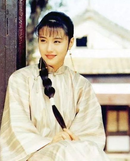 周海媚：歷經8段揪心戀情，不戀愛不結婚，對男人徹底失望