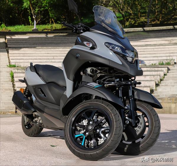 試駕雅馬哈YAMAHA Tricity300!超前部署安全性的三足巨獸 試駕雅馬哈YAMAHA Tricity300!超前部署安全性的三足巨獸