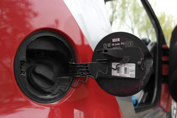 汽車“加滿油”和“加200”深藏門道,加得好省錢,加不好傷車 汽車“加滿油”和“加200”深藏門道,加得好省錢,加不好傷車