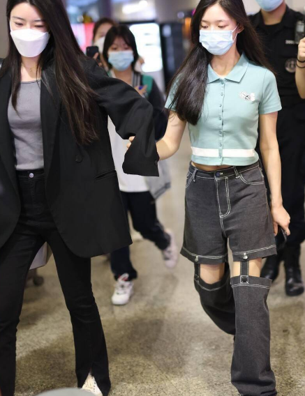 林允衣品成謎,同穿“挖空吊襪”褲,還能穿出兩種不同感覺 林允衣品成謎,同穿“挖空吊襪”褲,還能穿出兩種不同感覺