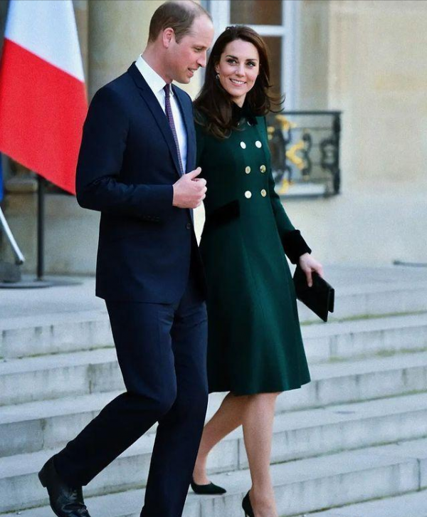 凱特冬季穿大衣還要光腿,氣質復古優雅,生完娃也不怕凍 凱特冬季穿大衣還要光腿,氣質復古優雅,生完娃也不怕凍