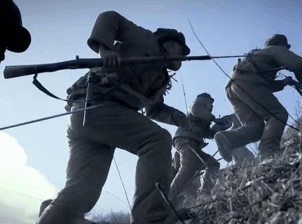 “三三制”拍出來不好看？密集衝鋒的“人海戰術”就好看了嗎？