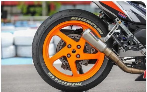 本田彎梁RS150R,配置超強 本田彎梁RS150R,配置超強