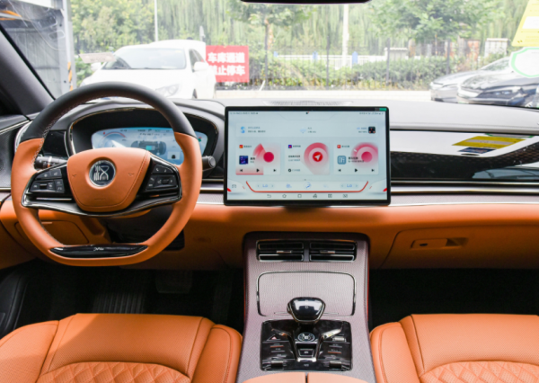 預算28萬就選它！顏值高空間大，3.9秒破百，續航還很給力