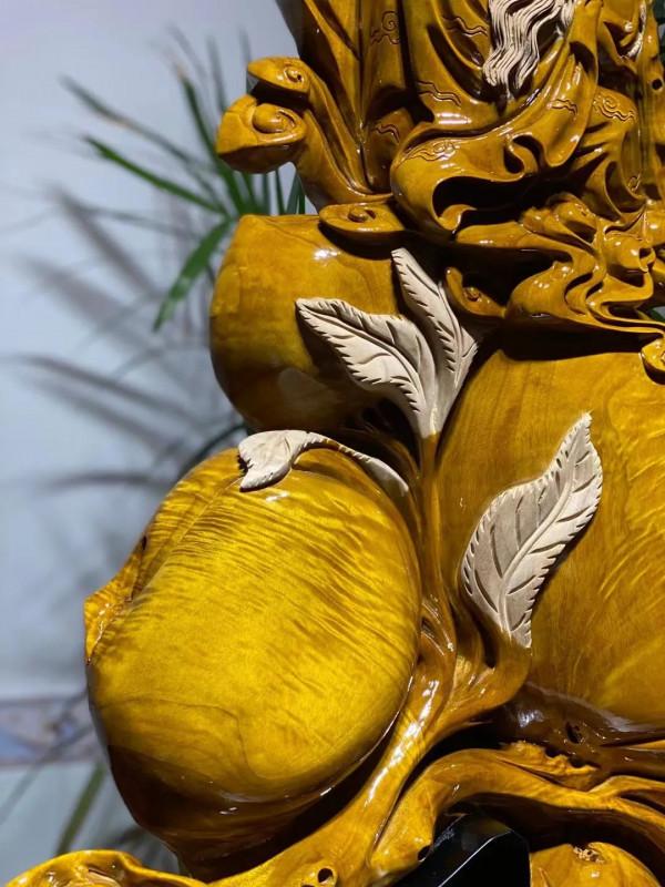 楠木有金紋，壽星哈哈笑！好漂亮的手工賀歲木雕