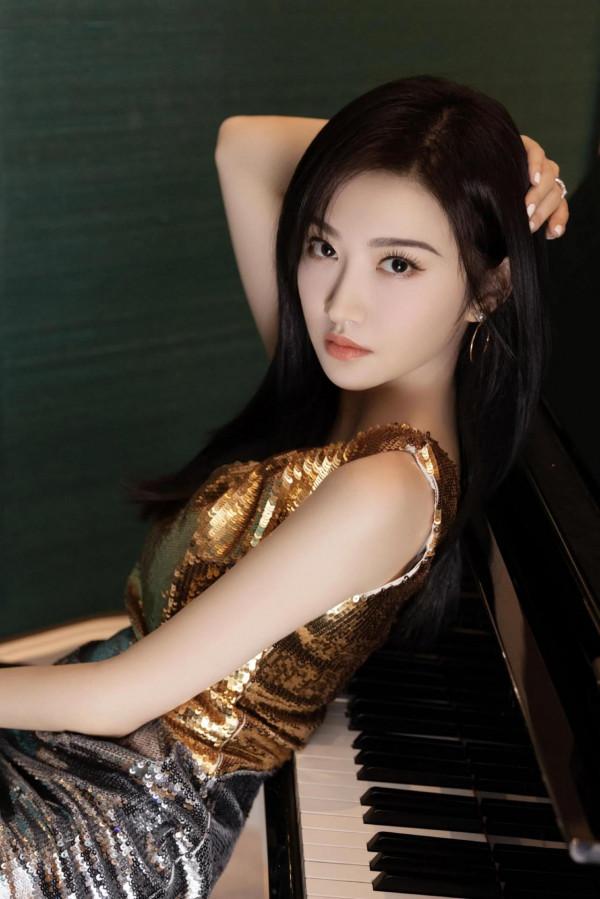 景甜金屬感拼接長裙 景甜金屬感拼接長裙