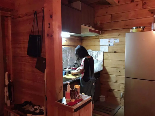 中國女孩隱居日本鄉下4年，40萬買下小屋，開窗就能望見富士山