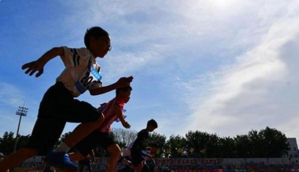 吃一次等於吃8塊橡皮泥，很多家長還在喂，孩子怎麼能長高呢？