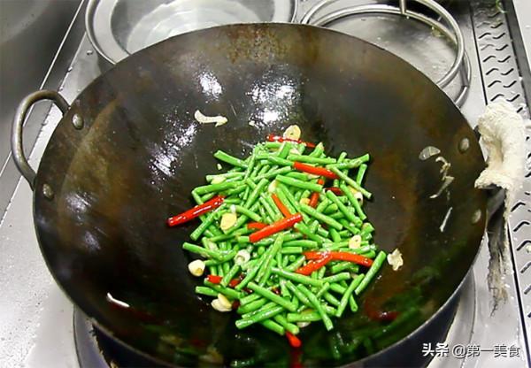 飯店的豆角炒肉絲為啥好吃，廚師長告訴你訣竅，肉絲滑嫩豆角嫩綠