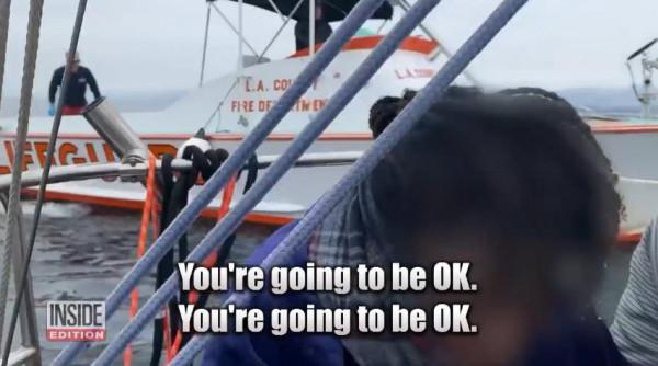 美國教授出海遊玩偶遇一群海豚，竟救回一個漂流了12小時的女子